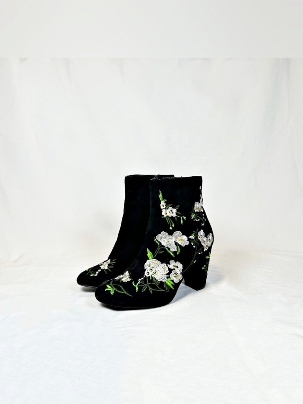 Forever 21 Black Faux Suede Velvet Floral Embroidered Boho Zip Ankle Boots~8~